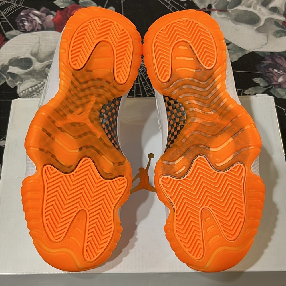DS 2021 NIKE AIR JORDAN 11 XI RETRO LOW WHITE/BRIGHT CITRUS WOMENS SZ 5 3.5Y NWT - Picture 10 of 12